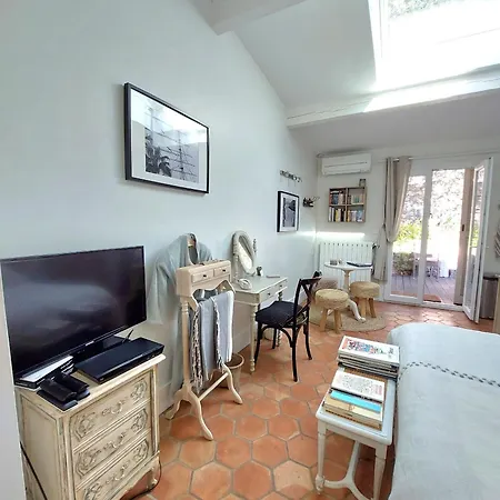 Apartment Studio Independant Capacite 2 Personnes Dans Avec Piscine Sète