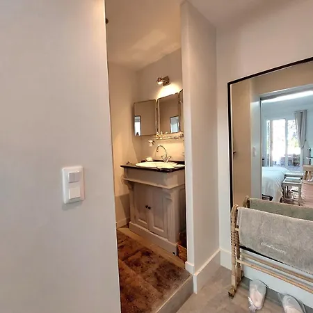 Studio Independant Capacite 2 Personnes Dans Avec Piscine Apartment *