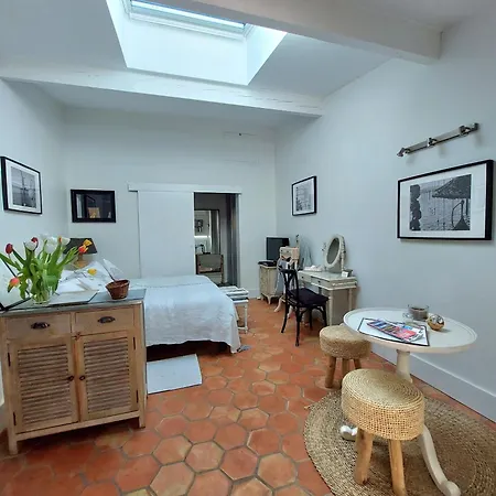 Studio Independant Capacite 2 Personnes Dans Avec Piscine Apartment *