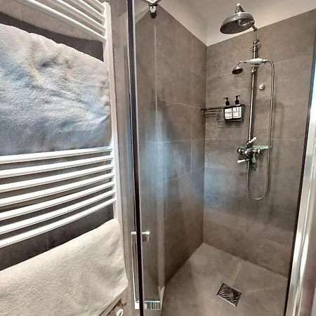 Studio Independant Capacite 2 Personnes Dans Avec Piscine *